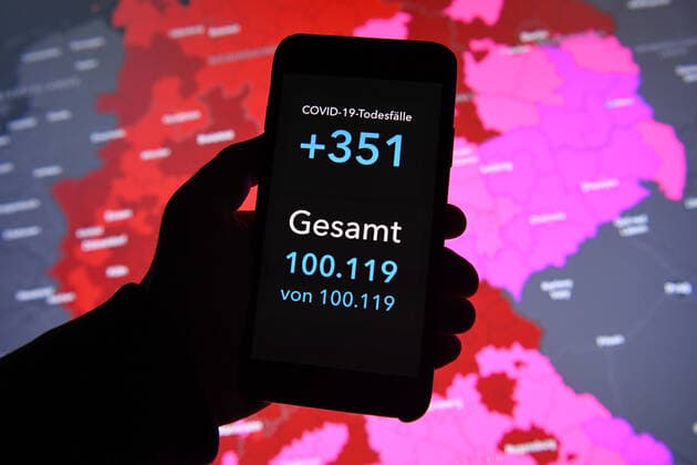 Coronavirus in Deutschland - Covid-19-Dashboard des Robert Koch-Institut 25.11.2021, Robert Koch-Institut: 7-Tage-Inzidenz 419,7. 7-Tage-Fallzahl 349.034. COVID-19-Fälle 5.573.756. Zugang um 75.961 gegenüber dem Vortag. COVID-19-Todesfälle 100.119. Zugang um 351 gegenüber dem Vortag.
