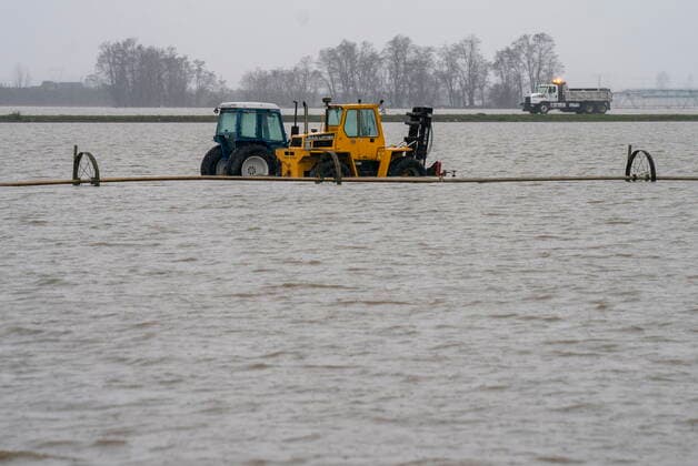 November 25, 2021, ABBOTSFORD, BC, CANADA: Tractors are pictured in a flooded field in Abbotsford, B.C., Thursday, November 25, 2021. ABBOTSFORD CANADA  - ZUMAc35_ 20211125_zaf_c35_119 Copyright: xJonathanxHaywardx