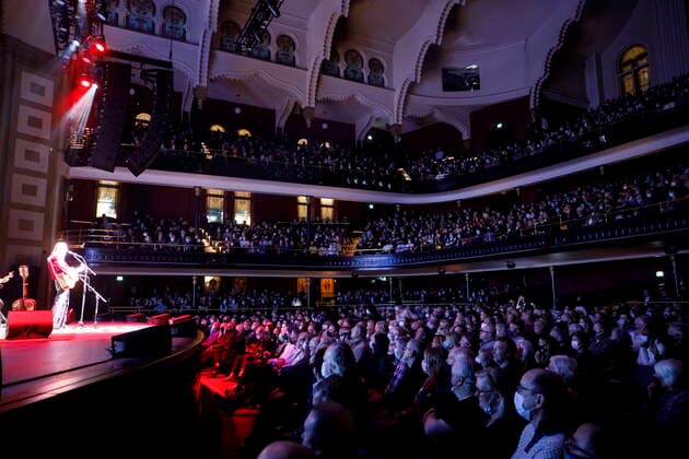 Entertainment Bilder des Tages November 25, 2021, TORONTO, ON, Canada: Gordon Lightfoot performs during the first concert at the the newly re-opened Massey Hall in Toronto, Thursday, Nov. 25, 2021. TORONTO Canada  - ZUMAc35_ 20211125_zaf_c35_134 Copyright: xColexBurstonx