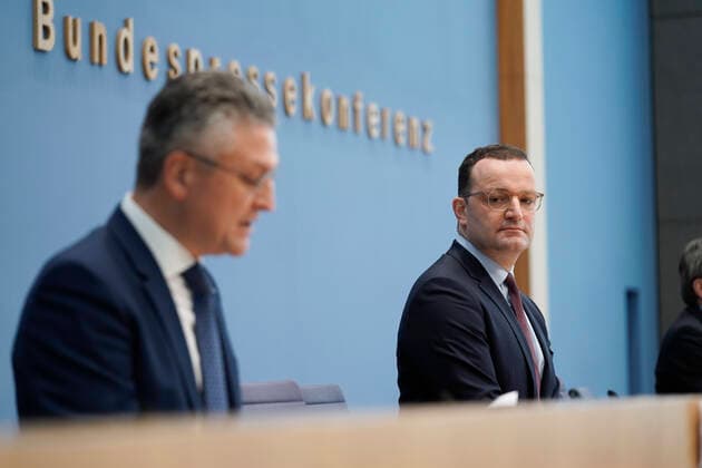 Bundespressekonferenz zur Corona-Lage Aktuell,26.11.2021,Berlin,Bundesgesundheitsminister Jens Spahn gemeinsam mit Prof. Dr. Lothar H. Wieler, Praesident Robert Koch-Institut (RKI) bei der Bundespressekonferenz zum Thema Corona-Lage Berlin Berlin Deutschland *** Federal Press Conference on the Corona Situation Current,26 11 2021,Berlin,Federal Health Minister Jens Spahn together with Prof Dr Lothar H Wieler, President Robert Koch Institute RKI at the Federal Press Conference on the Corona Situation Berlin Berlin Germany