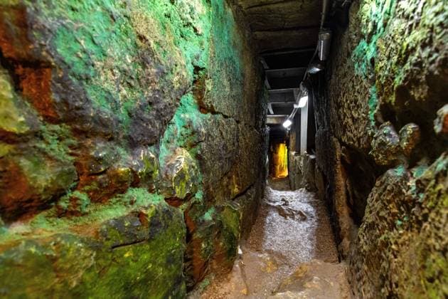 Jerusalem, Israel - October 13, 2017: Siloam Tunnel known as Hezekiah s Tunnel underground path underneath ancient City of David in Kidron Valley aside of Jerusalem Old City  BEW1DEFD1F6