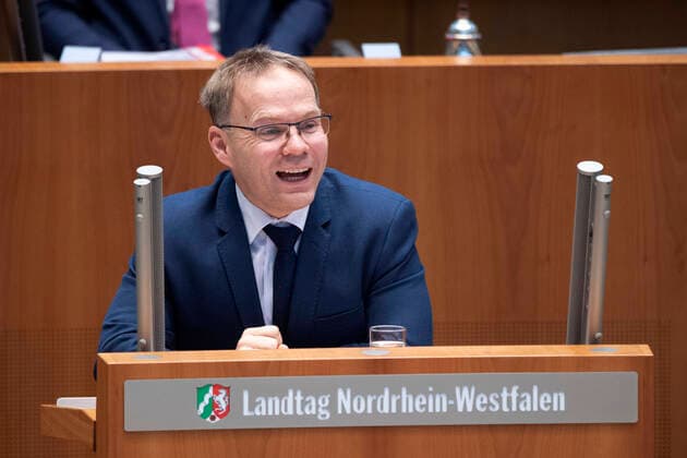 Dr. Christian BLEX, AfD-Fraktion, bei seiner Rede Debatte zum Thema: ,,Gesetz ueber die Feststellung des Haushaltsplans des Landes Nordrhein-Westfalen fuer das Haushaltsjahr 2022 (Haushaltsgesetz 2022),, 151. Sitzung des Landtags Nordrhein-Westfalen, im Landtag Nordrhein-Westfalen NRW, Duesseldorf am 24.11.2021,
