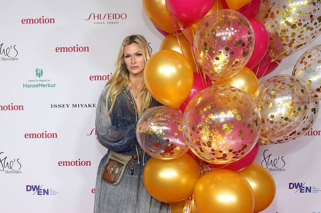 Mia Florentine Weiss bei der Verleihung vom Emotion Award am 26.11.2021 in Hamburg Emotion Award 2021 in Hamburg