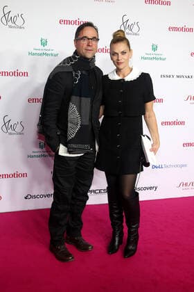 Jan Josef Liefers und Anna Loos bei der Verleihung vom Emotion Award am 26.11.2021 in Hamburg Emotion Award 2021 in Hamburg