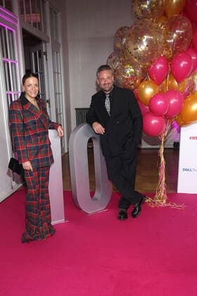 Sasha und seine Ehefrau Julia bei der Verleihung vom Emotion Award am 26.11.2021 in Hamburg Emotion Award 2021 in Hamburg
