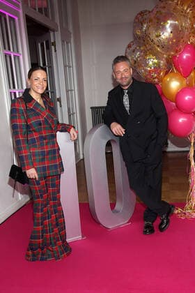 Sasha und seine Ehefrau Julia bei der Verleihung vom Emotion Award am 26.11.2021 in Hamburg Emotion Award 2021 in Hamburg