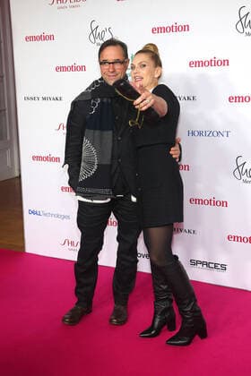 Jan Josef Liefers und Anna Loos bei der Verleihung vom Emotion Award am 26.11.2021 in Hamburg Emotion Award 2021 in Hamburg