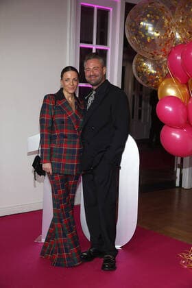 Sasha und seine Ehefrau Julia bei der Verleihung vom Emotion Award am 26.11.2021 in Hamburg Emotion Award 2021 in Hamburg
