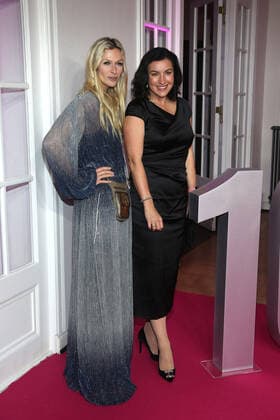 Mia Florentine Weiss und Dorothee Bär bei der Verleihung vom Emotion Award am 26.11.2021 in Hamburg Emotion Award 2021 in Hamburg