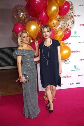 Nova Meierhenrich und Mareike Fell bei der Verleihung vom Emotion Award am 26.11.2021 in Hamburg Emotion Award 2021 in Hamburg