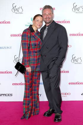 Sasha mit Ehefrau Julia Röntgen bei der 10. Verleihung des EMOTION Award 2021 im Curio Haus. Hamburg, 26.11.2021