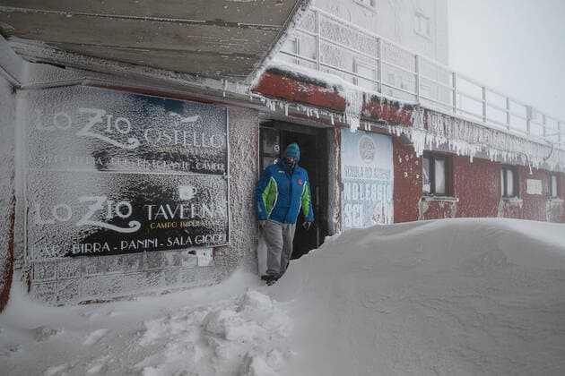 Bilder des Jahres 2021, News 11 November News Themen der Woche KW47 News Bilder des Tages November 27, 2021, CAMPO IMPERATORE: A real storm of wind and snow in Campo Imperatore, following the phase of bad weather that will bring more snow in the next few hours, Abruzzo Region, central Italy, 27 November 2021..ANSA EMANUELE VALERI CAMPO IMPERATORE - ZUMAa110 20211127_zaf_a110_066 Copyright: xEmanuelexValerix