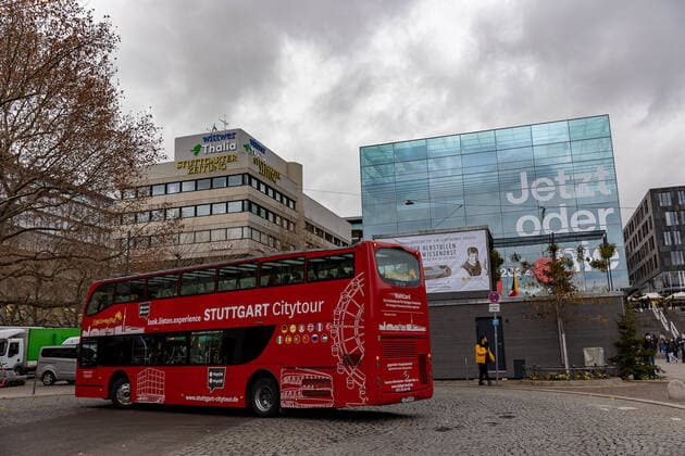 Stuttgart Themenbilder: Abbau von Stuttgarter Weihnachtsmarkt, 27.11.2021, Themenbilder: Abbau von Stuttgarter Weihnachtsmarkt, Stuttgart Citytour, Bus, 27.11.2021, Copyright: xDROFITSCH EIBNERx EP_ddh