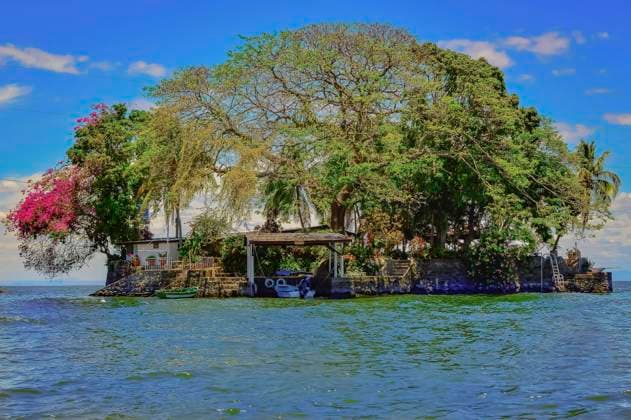  Bild eines Hauses im Meer, isletas de granada Nicaragua, Nicaragua, Mittelamerika *** Picture of a house in the sea, isletas de granada Nicaragua, Nicaragua, Central America Copyright: imageBROKER/IsaixHernandez ibxiih07140664.jpg