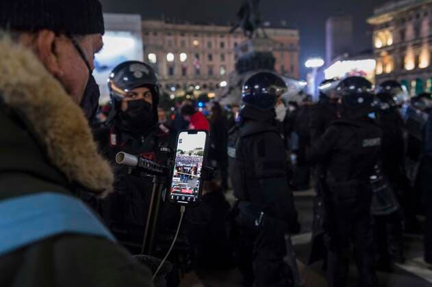 No Vax Protest In Milan, Italy A hundred people gathered in Milan, Italy, on November 27, 2021 to demonstrate against the Green Pass. Milan Italy  Copyright: xFabrizioxDixNuccix originalFilename:dinucci-notitle211127_npiye.jpg