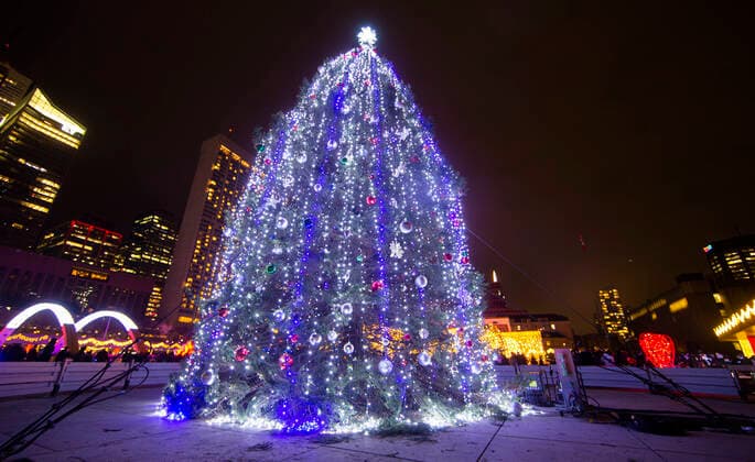 (211128) -- TORONTO, Nov. 28, 2021 -- A Christmas tree with lights and decorations is on display during the 2021 Cavalcade of Lights in Toronto, Canada, Nov. 27, 2021. The annual light show in Toronto kicked off on Saturday and will last until Jan. 2, 2022. (Photo by Xinhua) CANADA-TORONTO-LIGHT SHOW ZouxZheng 
