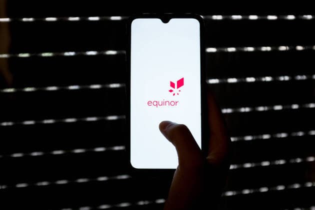 Oil Companies Logo Illustration In this photo illustration a Equinor oil company is displayed on a smartphone screen in Athens, Greece on November 28, 2021. Athens Greece  Copyright: xNikolasxKokovlisx originalFilename:kokovlis-notitle211128_npIDL.jpg