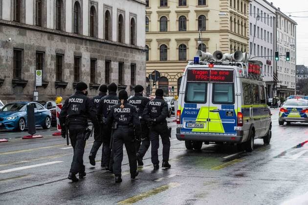 November 28, 2021, Munich, Bavaria, Germany: Despite southern Bavaria being in the clutches of a brutal fourth wave and beingnonnthe cusp of a Delta and Omicron Winter, Corona deniers from throughout Germany banded together without respecting any of the infection control regulations to memorialize disgraced former police officer and conspiracy theorist Karl Hilz who died after being reported by those in his circles as a pneumonia . Since Hilz s death, numerous grifters from the Querdenker scene with little to no connection to him have claimed knowing him and have even tried to raise funds in his name. Munich Germany - ZUMAb160 20211128_zbp_b160_019 Copyright: xSachellexBabbarx