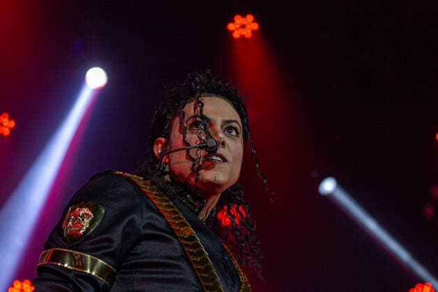 SÃO PAULO, SP - 28.11.2021: TRIBUTO AO REI DO POP - The artist Rodrigo Teaser presents the Tribute to the King of Pop, in honor of Michael Jackson, the show took place this Sunday night, at Tom Brasil, in São Paulo, November 28th. x2148475x  VanxCampos