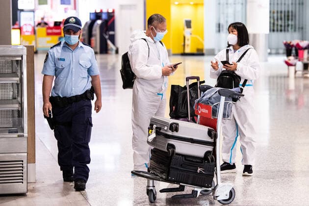 NSW COVID19 OMICRON STRAIN, People wearing PPE arriving at Sydney International Airport in Sydney, Monday, November 29, 2021. The Omicron COVID-19 variant has arrived in Australia after testing confirmed two overseas travellers who arrived in Sydney were infected with the new strain. ( NO ARCHIVING, EDITORIAL USE ONLY, NO USE IN BOOKS WITHOUT CONSENT SYDNEY NSW AUSTRALIA  Copyright: xJAMESxGOURLEYx 20211129001601268487