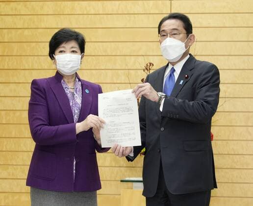 Japan PM Kishida and Tokyo Gov. Koike Japanese Prime Minister Fumio Kishida (R) receives written requests on anti-coronavirus measures from Tokyo Gov. Yuriko Koike at the premier s office in Tokyo on Nov. 29, 2021.  A14AA0001150028P