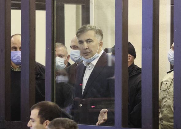 News Themen der Woche KW48 News Bilder des Tages TBILISI, GEORGIA - NOVEMBER 29, 2021: Georgia s ex-President Mikheil Saakashvili, a defendant in the 7 November 2007 rally dispersal and attack on Imedi TV office case, appears at a hearing at Tbilisi City Court. Earlier, the Georgian Justice Ministry repeatedly refused to bring Saakashvili to court due to security issues and his health condition. Saakashvili was arrested in Tbilisi on October 1, 2021, upon his return to Georgia. Irakli Gedenidze POOL TASS  TS119EEF