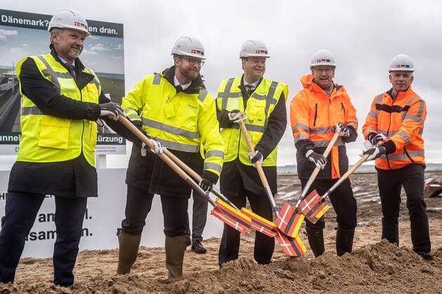 News Themen der Woche KW48 Spatenstich Fehmarnbeltquerung am 29.11.2021, Fehmarn, Marienleuchte Mikkel Hemmingsen, Aufsichtsratsvorsitzender, Benny Engelbrecht, Verkehrsminister von Dänemark, Enak Ferlemann, Parlamentarischer Staatssekretär im Bundesverkehrsministerium, Bernd Buchholz, Verkehrsminister des Landes Schleswig-Holstein, Stephan Krenz Vorsitzender der Gescha?ftsfu?hrung Die Autobahn GmbH beim Spatenstich zum Fehmarnbelttunnel auf der Insel Fehmarn. Er markiert den Baubeginn auf deutscher Seite FOTO: DENNIS ANGENENDT *** Groundbreaking ceremony for the Fehmarnbelt crossing on 29 11 2021, Fehmarn, Marienleuchte Mikkel Hemmingsen, Chairman of the Supervisory Board, Benny Engelbrecht, Minister of Transport of Denmark, Enak Ferlemann, Parliamentary State Copyright: xBEAUTIFULxSPORTS Angenendtx