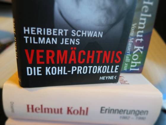 Das von den Autoren Heribert Schwan und Tilman Jens herausgegebene Buch Vermächtnis Vermaechtnis - Die Kohl Protokolle. Um dieses Buch gab es einen Rechtsstreit zwischen der Erbin von Helmut Kohl Maike Kohl-Richter und den Autoren. ----- The book Legacy Vermaechtnis - Die Kohl Protocols published by the authors Heribert Schwan and Tilman Jens. There was a legal dispute over this book between Helmut Kohl s heir Maike Kohl-Richter and the authors. *** The book Legacy Vermaechtnis Die Kohl Protokolle published by the authors Heribert Schwan and Tilman Jens There was a legal dispute over this book between Helmut Kohl s heir Maike Kohl Richter and the authors The book Legacy Vermaechtnis Die Kohl Protocols published by the authors Heribert Sch