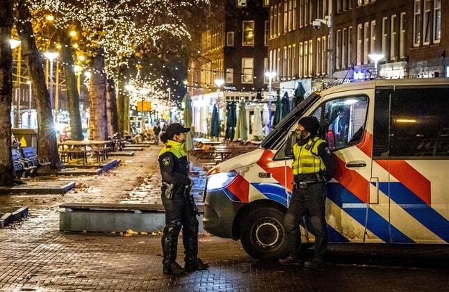 26-11-2021, Rotterdam - The police are visible on the street after calls for riots on the Beijerlandselaan in South Rotterdam. ME buses drive through the streets of Rotterdam after calls for riots. Photo: ANP Hollandse Hoogte Jeffrey Groeneweg Copyright: xANPx xJeffreyxGroenewegx x441223836x