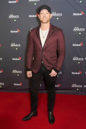 November 29, 2021, London, on, Canada: Tim Hicks poses for photographers on the red carpet at the Canadian Country Music Awards in London, Ont., Monday, Nov. 29, 2021. London Canada  - ZUMAc35_ 20211129_zaf_c35_090 Copyright: xGeoffxRobinsx
