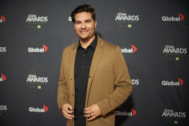 November 29, 2021, London, on, Canada: Steven Lee Olsen poses for photographers on the red carpet at the Canadian Country Music Awards in London, Ont., Monday, Nov. 29, 2021. London Canada  - ZUMAc35_ 20211129_zaf_c35_112 Copyright: xGeoffxRobinsx