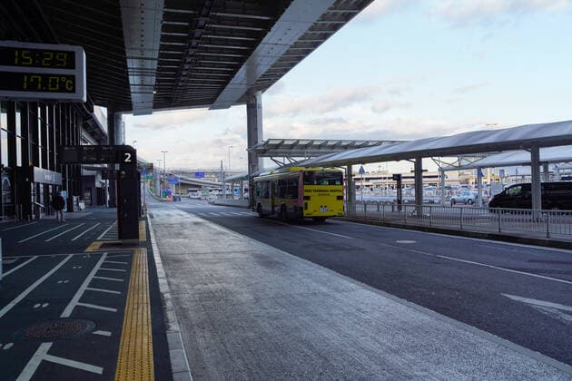 (211130) -- TOKYO, Nov. 30, 2021 -- Photo taken on Nov. 30, 2021 shows the Terminal 1 of the Narita airport in Tokyo, Japan. On Monday, Japanese Prime Minister Fumio Kishida said the government will in principle ban the entry of all foreign nationals as he pledged to act quickly on concerns over the new Omicron variant of the COVID-19. ) JAPAN-TOKYO-COVID-19-RESTRICTION ZhangxXiaoyu 