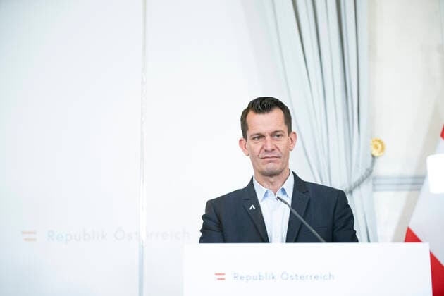 Bundeskanzleramt Wien: Pressekonferenz nach dem runden Tisch zum Thema Impfpflicht