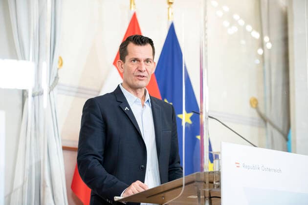 Bundeskanzleramt Wien: Pressekonferenz nach dem runden Tisch zum Thema Impfpflicht
