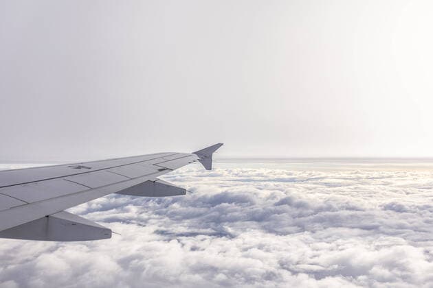 Blick aus dem Airbus A319 der Flugbereitschaft auf dem Weg nach Riga, 30.11.2021. Maas reist nach Riga zum NATO-Aussenministertreffen, bei dem unter Anderem die politischen Situationen in Afghanistan und in der Ukraine thematisiert werden. Riga Lettland *** View from the Airbus A319 of the German Air Force on the way to Riga, 30 11 2021 Maas travels to Riga for the NATO Foreign Ministers Meeting, where among other things the political situations in Afghanistan and Ukraine will be discussed Riga Latvia Copyright: xFlorianxGaertnerx