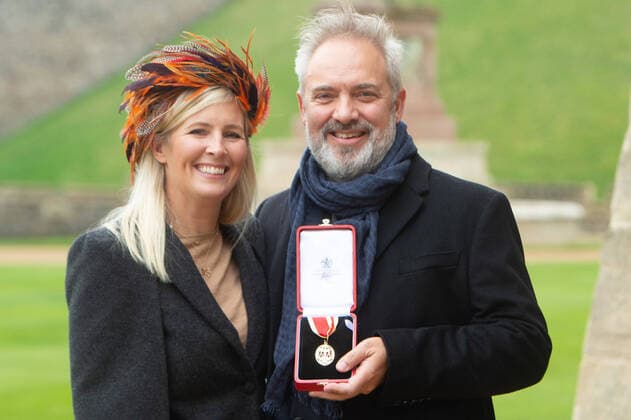 Entertainment Themen der Woche KW48 Bilder des Jahres 2021, Entertainment 11 November Entertainment Bilder des Tages . 30 11 2021. Windsor, United Kingdom. Film Director Sir Sam Mendes with his wife Alison Balsom after receiving a knighthood at an Investiture at Windsor Castle, United Kingdom.  xPoolx xi-Imagesx IIM-22874-0003
