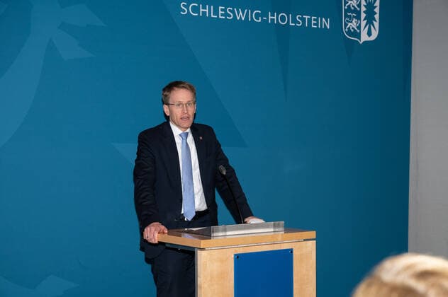 Kiel 30. November 2021, Landeshaus. Ministerpräsident Daniel Günther informiert am Abend über die heutigen Beratungen zur Corona-Lage während der Bund-Länder-Schalte und gibt einen kurzen Ausblick auf das Treffen der Ministerpräsidentenkonferenz am Donnerstag