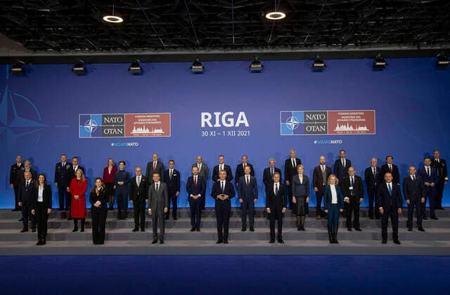 News Themen der Woche KW48 News Bilder des Tages (211130) -- RIGA, Nov. 30, 2021 -- Attendees pose for an official photo during a meeting of NATO foreign ministers in Riga, Latvia, on Nov. 30, 2021. Riga hosted a meeting of the foreign affairs ministers of the North Atlantic Treaty Organization (NATO) member states on Tuesday. (Photo by Xinhua) LATVIA-RIGA-NATO-FOREIGN MINISTERS-MEETING EdijsxPalens 