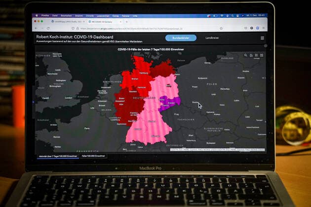 Coronavirus in Deutschland - Covid-19-Dashboard des Robert Koch-Institut 01.12.2021: Robert Koch-Institut: 7-Tage-Inzidenz 442,9. 7-Tage-Fallzahl 368.273. COVID-19-Fälle 5.903.999. Zugang um 67.186 dem Vortag. COVID-19-Todesfälle 101.790. Zugang um 446 gegenüber dem Vortag.