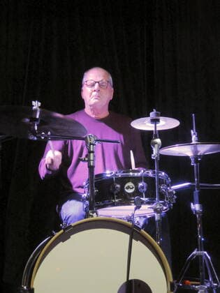 Der deutsche Schlagzeuger Detlef Hinze (bekannt auch als Der Trainer) im Oberhausener Gdanska. The German drummer Detlef Hinze (aka Der Trainer) at the Gdanska, Oberhausen. Oberhausen NRW DEU;DE;GERMANY;DEUTSCHLAND;ALLEMAGNE