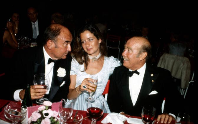 von Fürstenberg Joachim Egon Fürst zu Fürstenberg (rechts) in einer Unterhaltung mit Johannes Fürst von Thurn und Taxis nebst Tischdame bei einer Abendveranstalung in Donaueschingen, Deutschland 1980. Joachim Egon Prince of Fuerstenberg talking to Johannes Prince of Thurn and Taxis and dinner partner at Donaueschingen, Germany 1980., Donaueschingen Baden-Württemberg Deutschland Copyright: WolfgangxKühn UnitedArchives202699_056 EDITORIAL USE ONLY