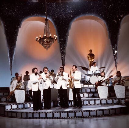 Max Greger Max Greger, deutscher Saxophonist, Big-Band-Leader und Jazz-Musiker, mit seinem Orchester in seiner Show Musik! Musik! Musik! , Deutschland 1976. German saxophinist, Big Band Leader and jazz musician Max Greger and his orchestra in his TV show Musik! Musik! Musik! , Germany 1976., Deutschland Copyright: ArthurxGrimm UnitedArchives82007014 EDITORIAL USE ONLY