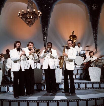 Max Greger Max Greger, deutscher Saxophonist, Big-Band-Leader und Jazz-Musiker, mit seinem Orchester in seiner Show Musik! Musik! Musik! , Deutschland 1976. German saxophinist, Big Band Leader and jazz musician Max Greger and his orchestra in his TV show Musik! Musik! Musik! , Germany 1976., Deutschland Copyright: ArthurxGrimm UnitedArchives82007015 EDITORIAL USE ONLY