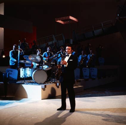 Max Greger Max Greger, deutscher Saxophonist, Big-Band-Leader und Jazz-Musiker, in der Show Ein ganzes Jahr Musik , Deutschland 1973. German saxophinist, Big Band Leader and jazz musician Max Greger in the TV show Ein ganzes Jahr Musik , Germany 1973., Deutschland Copyright: ArthurxGrimm UnitedArchives82007017 EDITORIAL USE ONLY