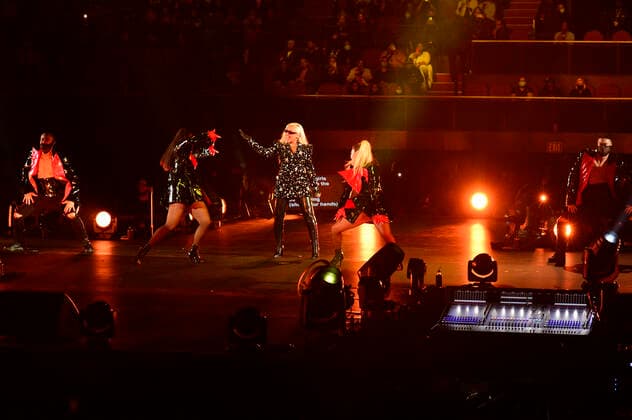 Christina Aguilera live beim AHF World AIDS Day 2021 Konzert am Welt-Aids-Tag im The Forum. Inglewood, 01.12.2021