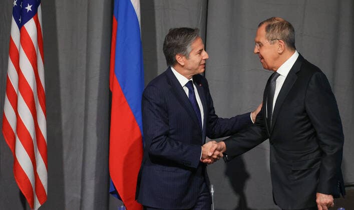 News Themen der Woche KW48 News Bilder des Tages STOCKHOLM, SWEDEN â€“ DECEMBER 2, 2021: US Secretary of State Antony Blinken (L) and Russia s Foreign Minister Sergei Lavrov shake hands ahead of the 28th OSCE Ministerial Council Meeting. Russian Foreign Ministry TASS  TS11A58E