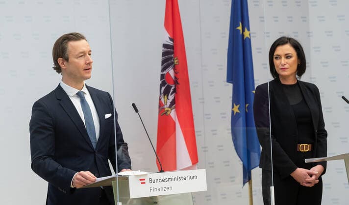 20211202 Press conference by the Minister of Finance on news about the Corona Aids VIENNA, AUSTRIA - DECEMBER 2: Finance Minister Gernot Bluemel (OEVP} and minister of agriculture Elisabeth Koestinger (OEVP) at a press conference concerning news about the Corona Aids at Ministry of Finance on December 2, 2021 in Vienna, Austria. WIEN, OESTERREICH - 2. DEZEMBER: Finanzminister Gernot Bluemel (OEVP) und Landwirtschaftsministerin Elisabeth Koestinger (OEVP) bei einer Pressekonfernz zu Aktuellem bei den Corona-Hilfen im Finanzministerium am 2. Dezember 2021 in Wien, Oesterreich. 211202_SEPA_32_026 Copyright: xMartinxJuenx SEPAxMedia