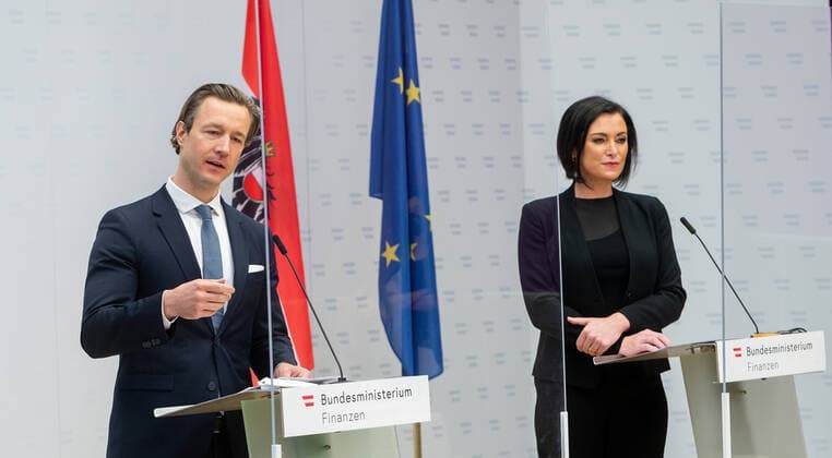 20211202 Press conference by the Minister of Finance on news about the Corona Aids VIENNA, AUSTRIA - DECEMBER 2: Finance Minister Gernot Bluemel (OEVP) and minister of agriculture Elisabeth Koestinger (OEVP) at a press conference concerning news about the Corona Aids at Ministry of Finance on December 2, 2021 in Vienna, Austria. WIEN, OESTERREICH - 2. DEZEMBER: Finanzminister Gernot Bluemel (OEVP) und Landwirtschaftsministerin Elisabeth Koestinger (OEVP) bei einer Pressekonfernz zu Aktuellem bei den Corona-Hilfen im Finanzministerium am 2. Dezember 2021 in Wien, Oesterreich. 211202_SEPA_32_038 Copyright: xMartinxJuenx SEPAxMedia