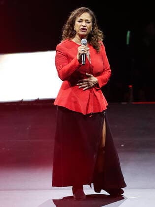 AHF World AIDS Day 2021 Concert - Show Actress Debbie Allen speaks onstage at the AHF (AIDS Healthcare Foundation) World AIDS Day 2021 Concert held at The Forum on December 1, 2021 in Inglewood, Los Angeles, California, United States. Inglewood California United States  Copyright: xImagexPressxAgencyx originalFilename:collin-ahfworld211202_npDyI.jpg
