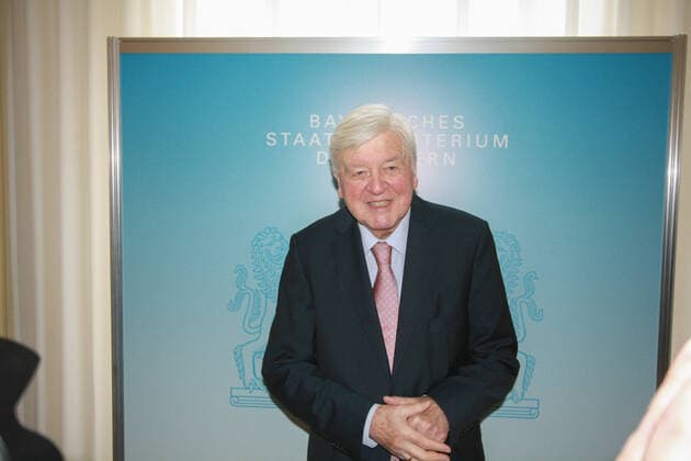 Empfang für den ehemaligen Bayerischen Innenminister Bruno Merk aus Anlass seines 90. Geburtstags. Hans Maier, deutscher Politikwissenschaftler und Politiker (CSU) vor Beginn der Veranstaltung. Am 17.04.2012 wurde der ehemalige bayerische CSU-Politiker und Innenminister Bruno Merk im Bayerischen Innenministerium in München mit einem Empfang aus Anlass seines 90. Geburtstags geehrt. Nachtrag: Bruno Merk ist am 13.03.2013 in Günzburg gestorben. - Hans Maier, German political scientist and politician (CSU) before the start of the event. On April 17th, 2012, the former Bavarian CSU politician and Interior Minister Bruno Merk was honored at the Bavarian Interior Ministry in Munich, Germany, with a reception on the occasion of his 90th birt Copyright: xMichaelxLucanxxxaal.photox
